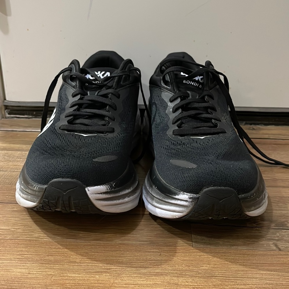 hoka men’s bondi eights !!